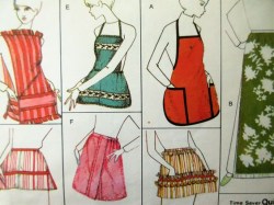 8819 1967 APRONS BIB HALF OR NOT FROM BATH TOWELS CLOTH PATTERN